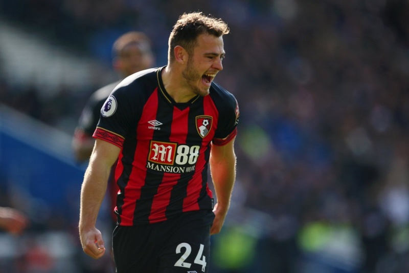 MORNO - Acostumados com grandes clássicos dentro de campo, os rivais de Londres Arsenal e Tottenham prometem também um dérbi pela contratação de Ryan Fraser, atacante do Bournemouth. O jogador de 26 anos tem contrato com o clube do sul da Inglaterra até o fim da temporada e poderá deixar a equipe sem custos.