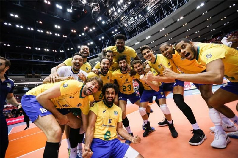 Brasil - Onze jogos, 11 vitórias e apenas 5 sets perdidos. Essa foi a campanha da seleção brasileira masculina de vôlei na Copa do Mundo do Japão 2019, em Hiroshima. Com isso, garantiu o tricampeonato da competição de forma invicta (levantou a taça também nas edições de 2003 e 2007).