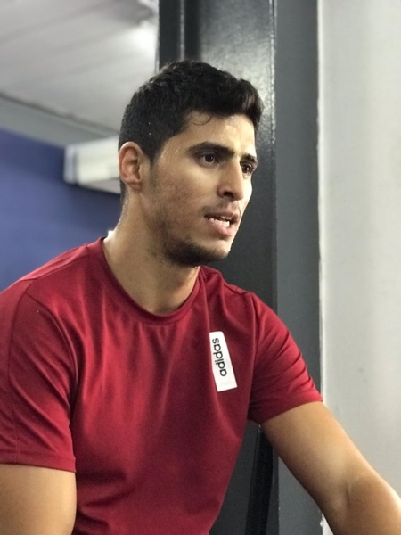 MORNO - O lateral-direito Daniel Guedes, que pertence ao Santos, está livre para voltar aos gramados após cumprir nove meses de suspensão por doping. Daniel foi punido em setembro do ano passado, quando estava jogando pelo Goiás.  O jogador não deve ficar nos planos de Jesualdo Ferreira, comandante do Peixe, que conta com Pará e Madson para a posição.