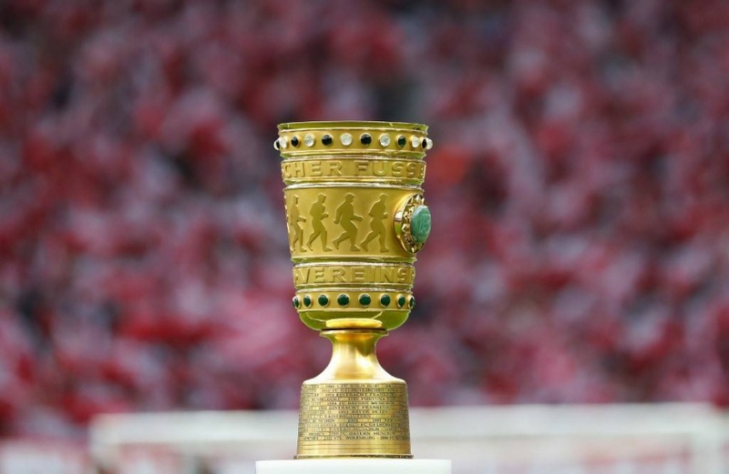 A Federação Alemã de Futebol (DFB) confirmou nesta segunda-feira a data dos jogos da Copa da Alemanha, que foi interrompida por conta do coronavírus. As semifinais ocorrerão nos dias 9 e 10 de junho e a grande final será no dia 4 de julho, no Estádio Olímpico de Berlim.