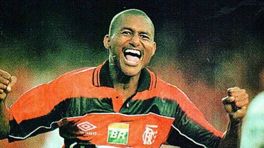 Jorginho - O volante, que entrou na etapa final da final de 2001, soma mais de 200 jogos com a camisa do Flamengo, onde atuou entre 97 e 2003. Após passagem pela Gávea, ele atuou por clubes pequenos como América e Nova Iguaçu e se aposentou em 2009. Nos últimos anos, chegou a atuar pela equipe master do Flamengo e hoje tem 46 anos.