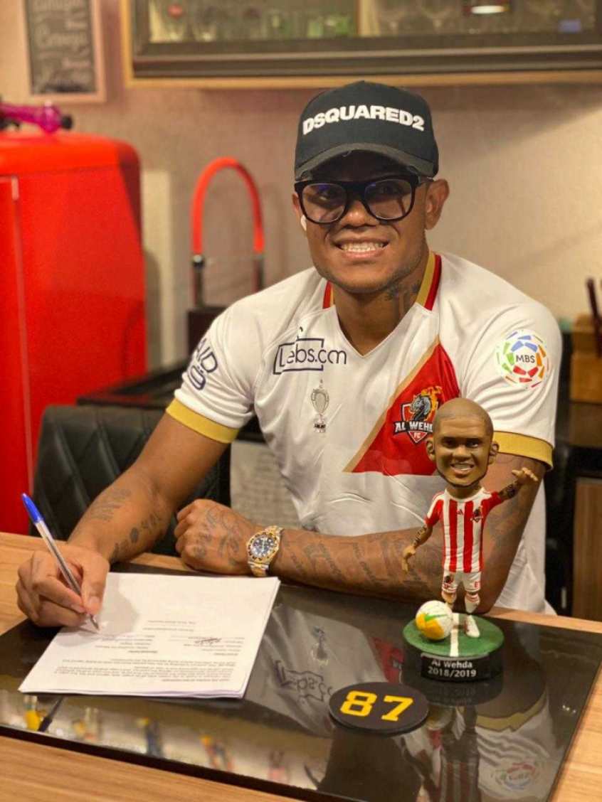 FECHADO - O volante Anselmo, ex-Sport e Internacional, teve seu contrato renovado até 2024 com o Al-Wehda, da Arábia Saudita. Ele é um dos destaques da equipe árabe, marcando oito gols em 17 partidas. 