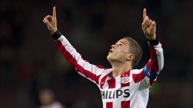 Afellay: o meia, que jogou no Barcelona, está no PSV, clube que o revelou. Seu contrato termina em junho e o holandês fez apenas quatro jogos na temporada. O jogador tem 34 anos.