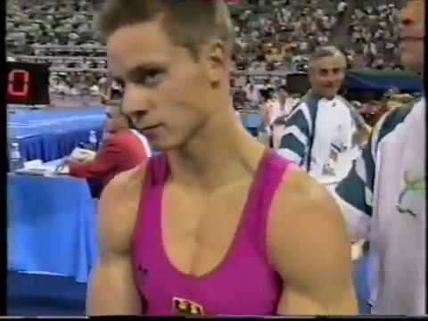 Em 2006, o ex-ginasta Andreas Wecker, campeão olímpico na barra fixa na Olimpíada de Atlanta-1996, vendeu sua medalha de ouro, em um leilão organizada por um site. Ele falou que queria "se livrar do passado".