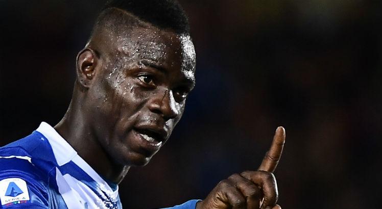 O italiano Mario Balotelli, de 30 anos, está sem contrato depois de sair do Brescia. Seu valor de mercado é de 3 milhões de euros (R$ 19,8 milhões). Ele já jogou por Nice, Liverpool, Milan, City e Internazionale.