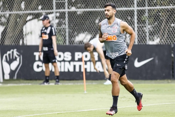 Camacho - Camacho se destacou no sistema de Fernando Diniz e foi contratado pelo Corinthians, porém nunca conseguiu se firmar no Timão e chegou a ser emprestado para o Athletico-PR. Ele segue no Corinthians, porém encostado.