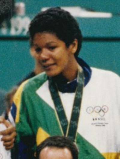 Em 2016, a ex-pivô Claudia Pastor vendeu a medalha de prata conquistada com a Seleção Brasileira de basquete em Atlanta-1996, na geração liderada por Hortência e Magic Paula, para pagar uma cirurgia de seu filho Maurílio. Ele sofria de hamartoma hipotalâmico, um tumor benigno no hipotálamo, região do cérebro que regula, entre outras coisas, o metabolismo e a emoção. O garoto se recuperou.