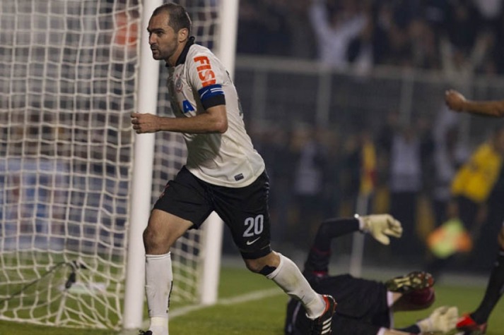 Danilo: meia - titular na decisão contra o Boca - 42 anos - jogou no Corinthians até 2018 e encerrou a carreira no ano seguinte, pelo Vila Nova. Desde o ano passado trabalha nas categorias de base corintiana, atualmente como treinador da equipe sub-20. 