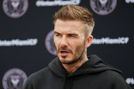 David Beckham, ex-jogador e hoje dono do Inter de Miami, da MLS, já se envolveu em ações contra a malária (é embaixador da organização “Malaria No More”), bullying e doou todo o seu salário enquanto era jogador do Paris Saint-Germain a instituições de caridade.
