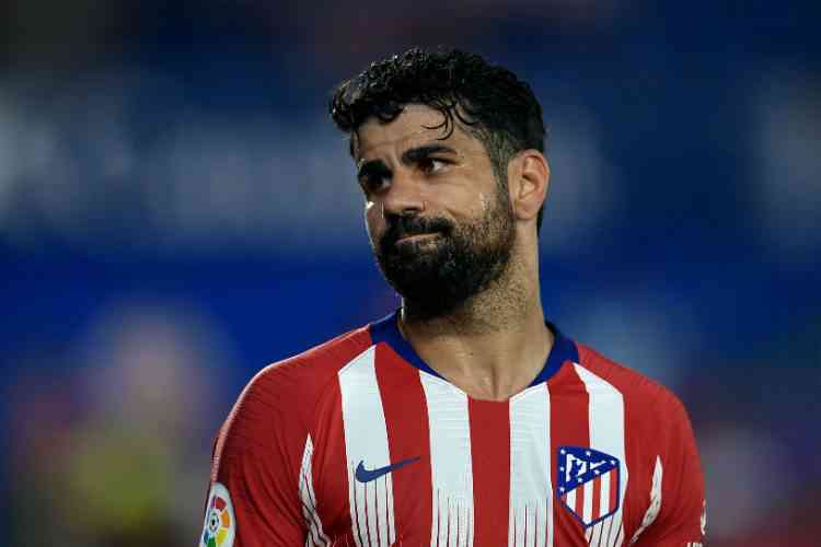 ESFRIOU – O atacante Diego Costa pode estar de saída do Atlético de Madrid. Após a contratação de Luis Suárez e as negociações com Cavani, Diego pode perder espaço no clube, que busca uma resolução rápida.