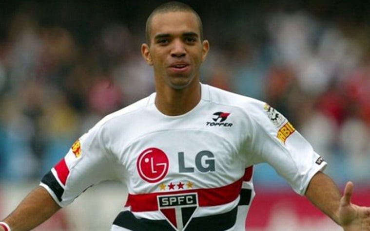 Diego Tardelli - o atacante entrou na segunda etapa e marcou o quarto gol do Tricolor na final da Libertadores. Também venceu o Paulista de 2005 e o Brasileiro de 2007.