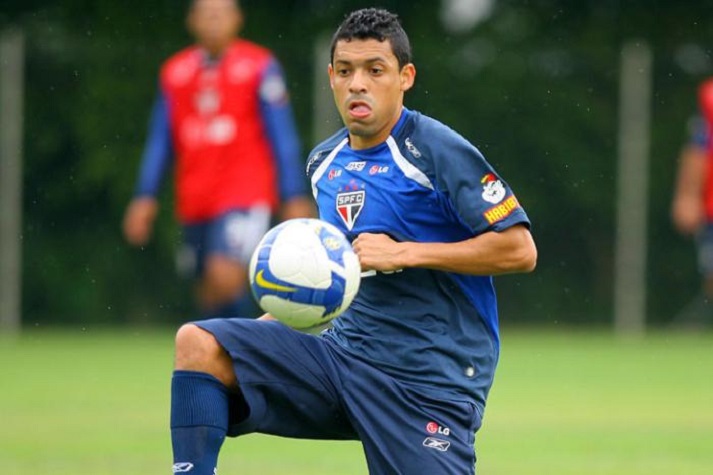Éder Luis - jogou no clube em 2008 - acordo de R$ 972 mil
