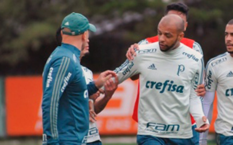 Durante um treino do Palmeiras, Felipe Melo bateu boca com Omar Feitosa, preparador físico da equipe. Cuca tentou amenizar a situação, mas não obteve sucesso. O treino do dia foi cancelado.  