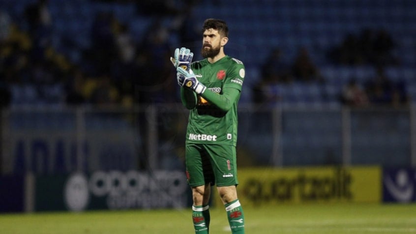 FECHADO - Fernando Miguel renovou seu contrato com o Vasco. No início da live promovida na "Vasco TV", o dirigente André Mazzuco anunciou que o goleiro continuará na Colina até o final de 2022.