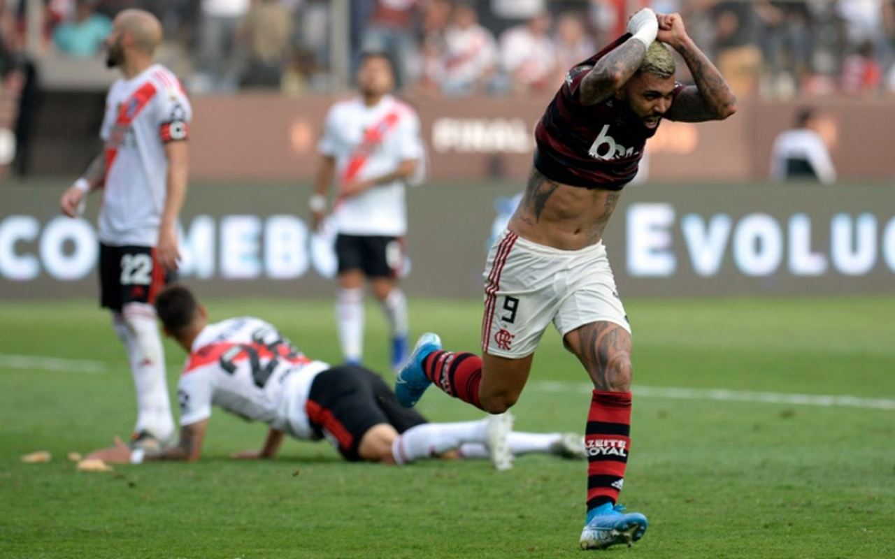 Vestindo o Manto, Gabigol já fez dois gols em cada um dos seguintes clubes: River Plate (ARG), Vasco, Emelec (EQU), Internacional, Avaí, Cruzeiro, Madureira e Portuguesa.