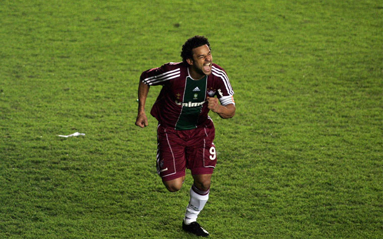 Classificação heroica: em 20 de abril de 2011, o Fluminense jogava pela Libertadores e foi até a Argentina encarar o Argentino Jrs precisando de uma vitória por dois gols de diferença. Com dois gols de Fred, sendo um deles o que sacramentou a classificação, o Flu avançou. 