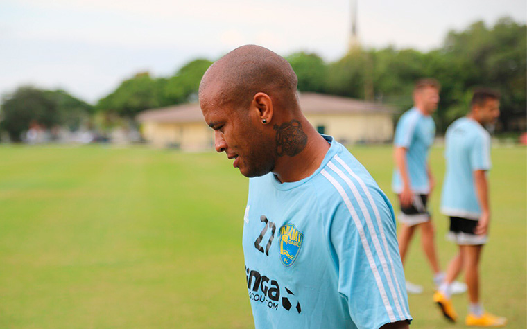 Gabriel - O ex-lateral-direito com passagens por grandes clubes como Internacional, Málaga e Fluminense é filho de Wladimir, ídolo do Corinthians.