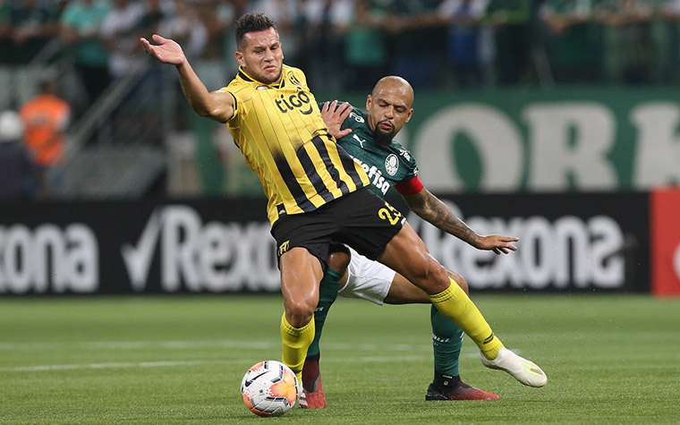 Contra o Peñarol, Felipe Melo foi protagonista de uma briga generalizada. Após a vitória do Palmeiras por 3 a 2, o volante deu um soco em Matías Mier, meio-campista do time uruguaio. A partir daí, jogadores dos dois times entraram na confusão.