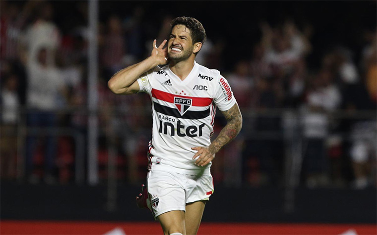 FECHADO - Chegou ao fim a segunda passagem de Alexandre Pato no São Paulo. O jogador entrou em acordo com a diretoria para rescindir o contrato, válido até 2022, e abriu mão de receber alguns débitos com o clube. A rescisão foi publicada no BID (Boletim Informativo Diário) da CBF.