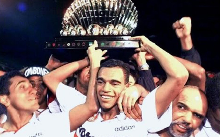Denílson - Revelado por Cotia, o atacante defendeu o Tricolor de 1994 a 1998, quando foi vendido por quantia recorde para o Real Betis, da Espanha, após ser campeão paulista. De acordo com o site oGol, Denílson tem 74 jogos e 8 gols marcados pelo São Paulo.