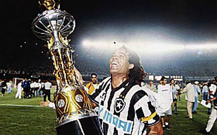 Dois anos depois, o Glorioso levantou o troféu do Campeonato Carioca (1997) ao derrotar o Vasco na final. Um ano depois, a taça do torneio Rio-São Paulo foi para General Severiano.