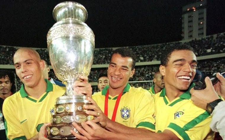 O ex-jogador também fez parte da campanha do título da Copa América, em 1997, na Bolívia. No mesmo ano, Denilson foi eleito o melhor atacante do continente