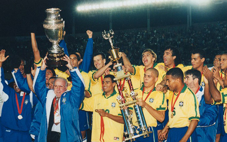 Em 1997, ele conquistou a Copa das Confederações com a Seleção Brasileira, na Arábia Saudita e também foi eleito pela Fifa como o destaque da competição.