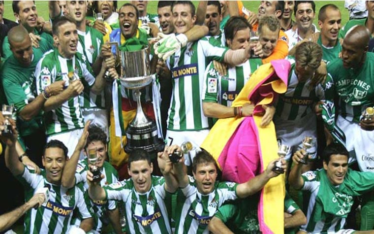Em uma final emocionante contra o Osasuna, decidida na prorrogação, Denílson foi campeão da Copa do Rei em 2005 com a camisa do Real Betis.