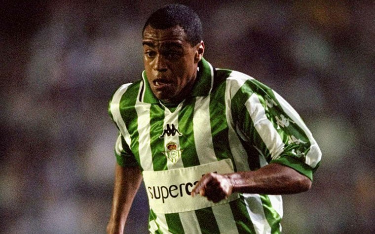 No ano seguinte, já com a camisa do Real Betis, levantou o Troféu Ramón de Carranza em uma final contra a Lazio.