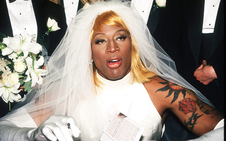 Durante a turnê do lançamento do livro "Bad as I wanna be" em 1996, o astro anunciou que ia se casar com uma mulher bela e inteligente. Em uma das sessões de autógrafo, o próprio Dennis Rodman (que, pouco antes, assumira sua bissexualidade) chegou vestido de noiva.