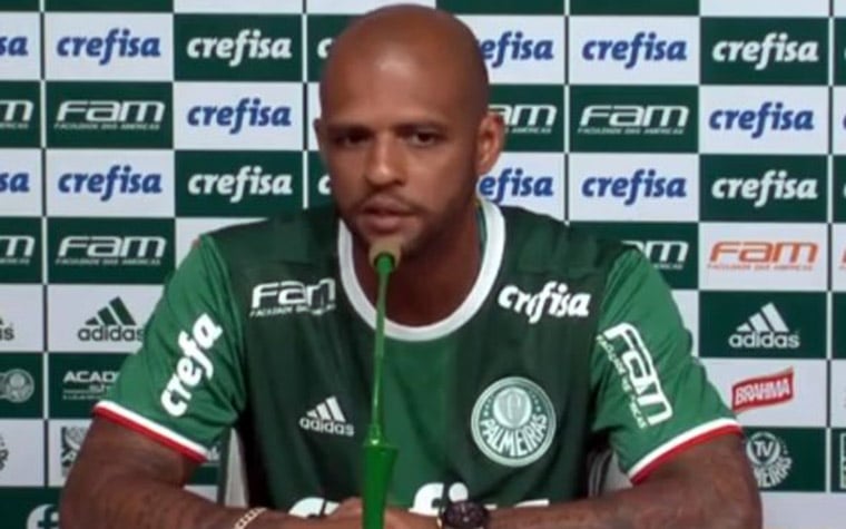Quando foi apresentado no Palmeiras, Felipe Melo chegou na coletiva de imprensa dizendo que se tivesse que dar tapa na cara de uruguaio ele iria dar.