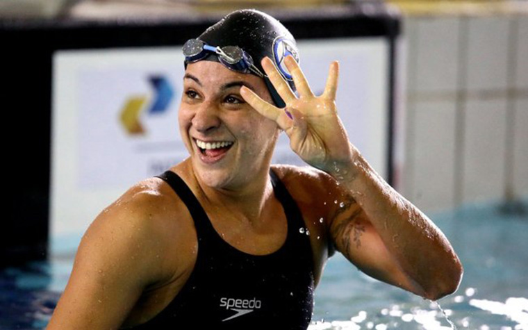A nadadora Joanna Maranhão também é uma das atletas mais ativas nas redes sociais quando se trata de política. Ela é crítica do atual presidente da República.