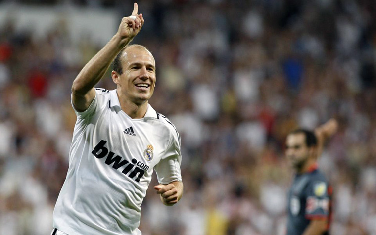 Robben: O holandês chegou ao Real Madrid em 2007 para ser titular, mas logo foi para o banco de reservas. As lesões acabaram prejudicando sua passagem pelos Blancos. Anos depois, pelo Bayern de Munique, se tornaria um dos melhores jogadores do mundo e grande ídolo dos Bávaros.