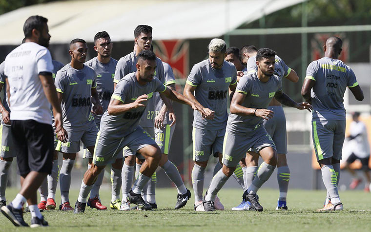 2º - Vasco - Um dos times que mais tiveram casos de coronavírus no elenco foi o Vasco. A equipe carioca detectou 16 jogadores com a doença no primeiro teste realizado. No começo deste mês, apenas dois dos 16 jogadores com a doença ainda não reiniciaram as atividades.