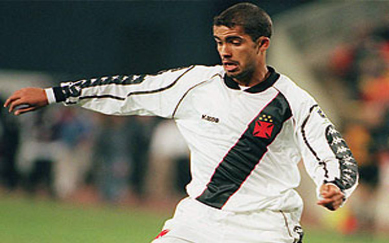 Outro ídolo vascaíno que brilhou primeiro nos anos 90, Felipe retornou à São Januário em 2010 após vestir as camisas de Galatasaray, Flamengo, Fluminense e Al Sadd. 