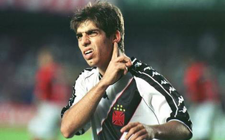 Juninho (Vasco) - Ídolo do Vasco, Juninho teve a sua primeira passagem pelo clube entre 1995 e 2000. Se transferiu para a França, onde virou ídolo do Lyon. Em 2011, o jogador retornou à São Januário com muita festa da torcida. 