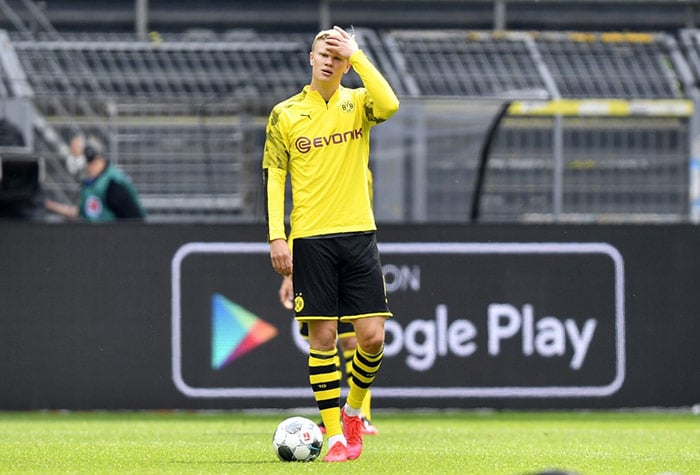 ESFRIOU - Cobiçado por diversos clubes europeus, o atacante Erling Haaland frustrou possíveis negociações ao dizer que não pensa em sair do Borussia Dortmund no momento, em entrevista ao WAZ.