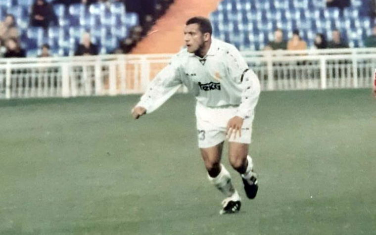 Iarley - Em 1995, trocou o Quixadá-CE pelo Real Madrid,. O ex-jogador cearense não era conhecido do grande público do futebol, Ao chegar ao clube madrileño, ficou por três temporadas no Castilla, time B do Real. fez dupla de ataque com o camaronês Samuel Eto'o, e jamais atuou pelo time principal.