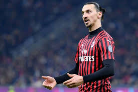 O atacante Zlatan Ibrahimovic, de 39 anos, tem contrato com o Milan até junho de 2021 e já pode assinar pré-contrato com outro clube.