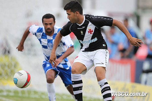 Jonathan - Fez a reta final da base no Vasco e foi promovido no próprio Cruz-Maltino. Teve 24 chances em 2010, na década passada, e fez um gol. Mas também teve sete chances em 2011 e 2012, e passou em branco.