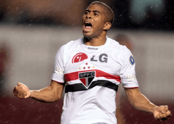 Júnior César - jogou no clube entre 2009 e 2011 - acordo de R$ 3,119 milhões