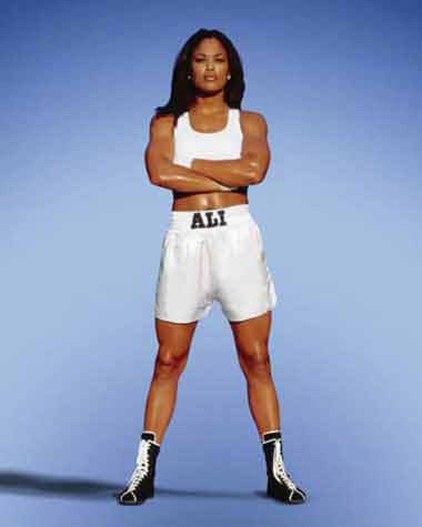 Laila Ali - Filha do lendário Muhammad Ali, foi campeã mundial na categoria supermédio em 2002, permanecendo invicta até sua aposentadoria do ringue. Ao todo, foram 24 vitórias, 21 por nocaute.