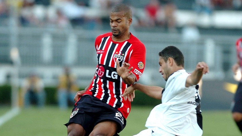Lenílson - jogou no clube entre 2006 e 2007 - acordo de R$ 1,339 milhão