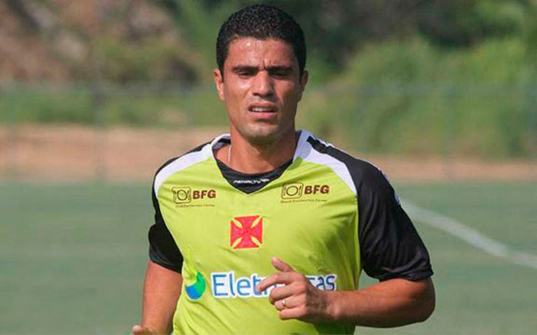 Leonardo - Emprestado pelo Atlético-MG, disputou cinco partidas em 2013. Marcou apenas um gol.