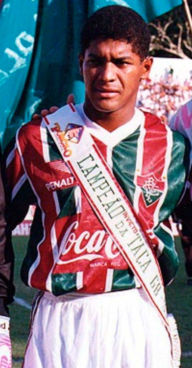 Um dos expulsos do jogo decisivo, o lateral-esquerdo LIRA foi para a beira do gramado. Já teve passagem como técnico do America e comandou o Barra da Tijuca em duas edições da Série B1 do Carioca.