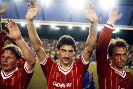 Liverpool - Os reds conquistaram a Champions League de forma invicta em duas temporada:. Foram 6 vitórias e 3 empates em 1980-81; e 7 vitórias e 2 empates em 1983-84.