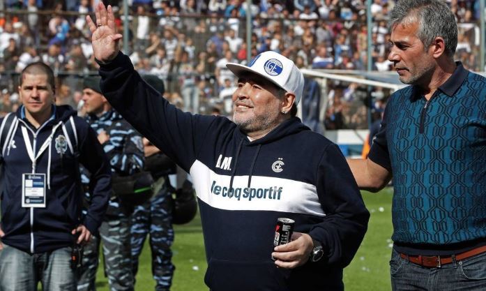 FECHADO - Fim da novela no Gimnasia La Plata. Depois de muita conversa, Diego Armando Maradona renovou o seu contrato com os Lobos e fica no clube até dezembro de 2021, de acordo com o canal TyC Sports.