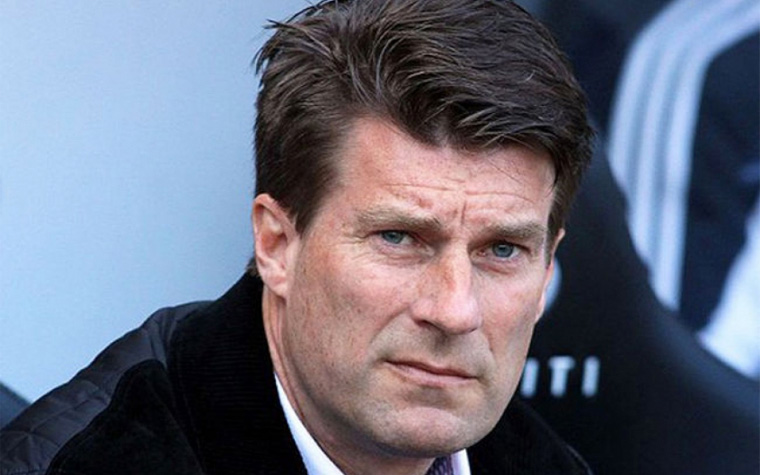 Michael Laudrup - Ao lado do irmão Brian, seguiu o caminho do pai Finn Laudrup, que jogou entre os anos 60 e 80, Os irmãos conquistaram a Copa das Confederações em 1995. com a camisa da seleção dinamarquesa.