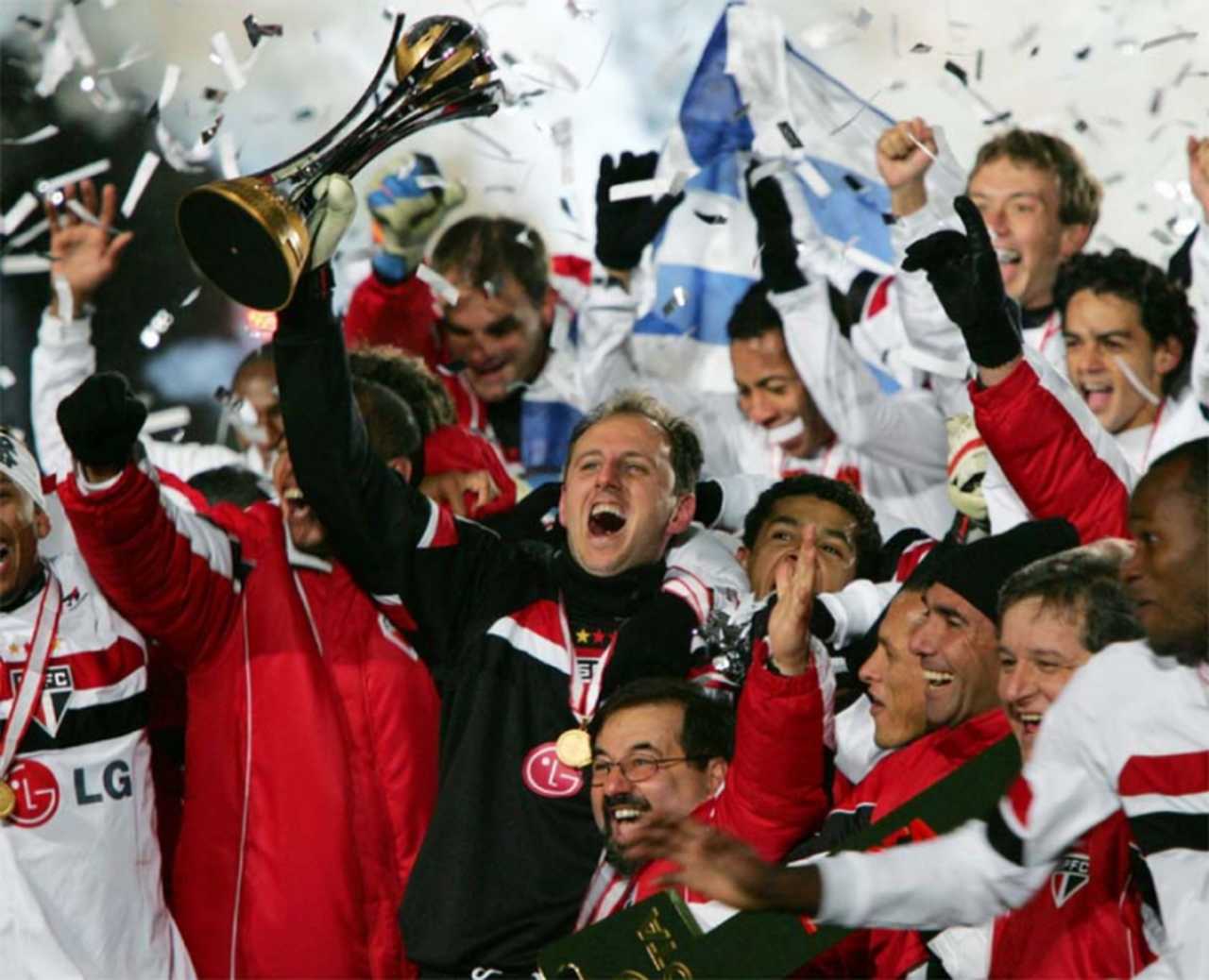 São Paulo x Liverpool final do Mundial 2005 (domingo, Globo SP e parte da rede, 16h)  - Reveja o jogo histórico que deu ao Tricolor paulista o seu terceiro caneco mundial.