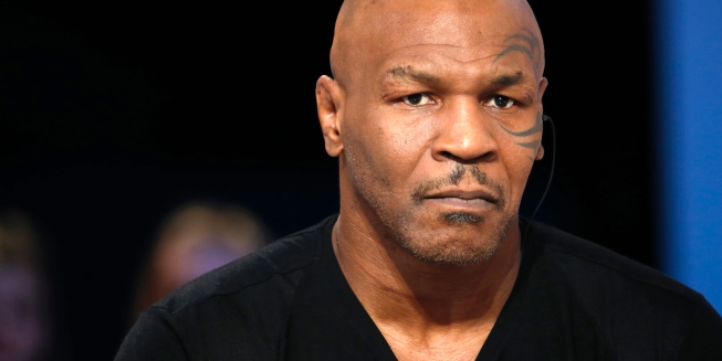 Aos 53 anos, Mike Tyson esquenta a cada dia os rumores sobre um retorno aos ringues para uma luta de exibição sem luvas, ainda sem data e adversário definidos. É especulada uma trilogia com Evander Holyfield, além de possíveis superlutas com Shannon Briggs, Ken Shamrock, Tito Ortiz e até o brasileiro Wanderlei Silva, com proposta superior a US$ 20 milhões. Relembre 10 combates marcantes do ex-campeão mundial dos pesos-pesados. 